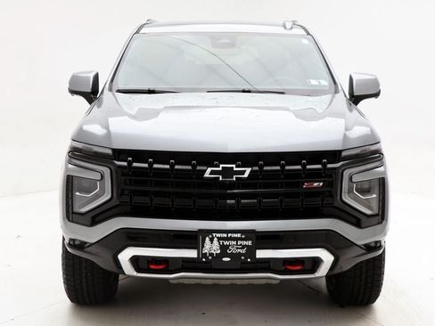 Used 2025 Chevrolet Suburban Z71 AWD/4WD image 5