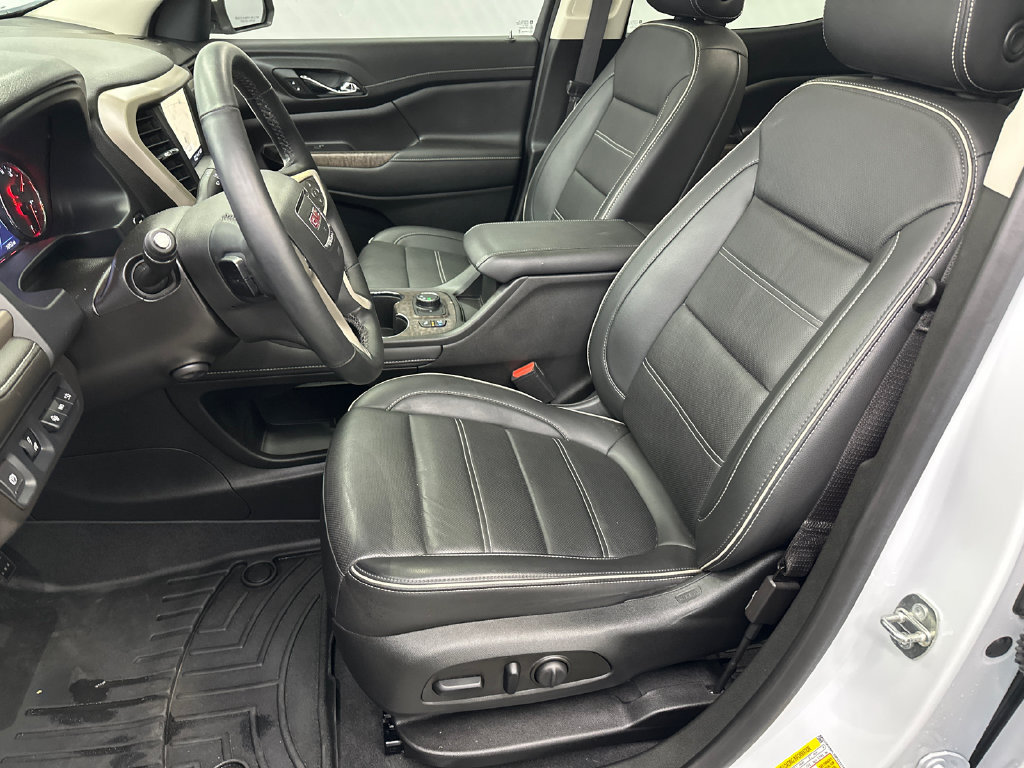 Used 2023 GMC Acadia Denali w/ Denali Technology Package FWD image 9