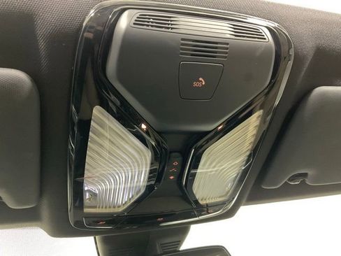 Used 2019 BMW 330i xDrive Sedan w/ Convenience Package image 18