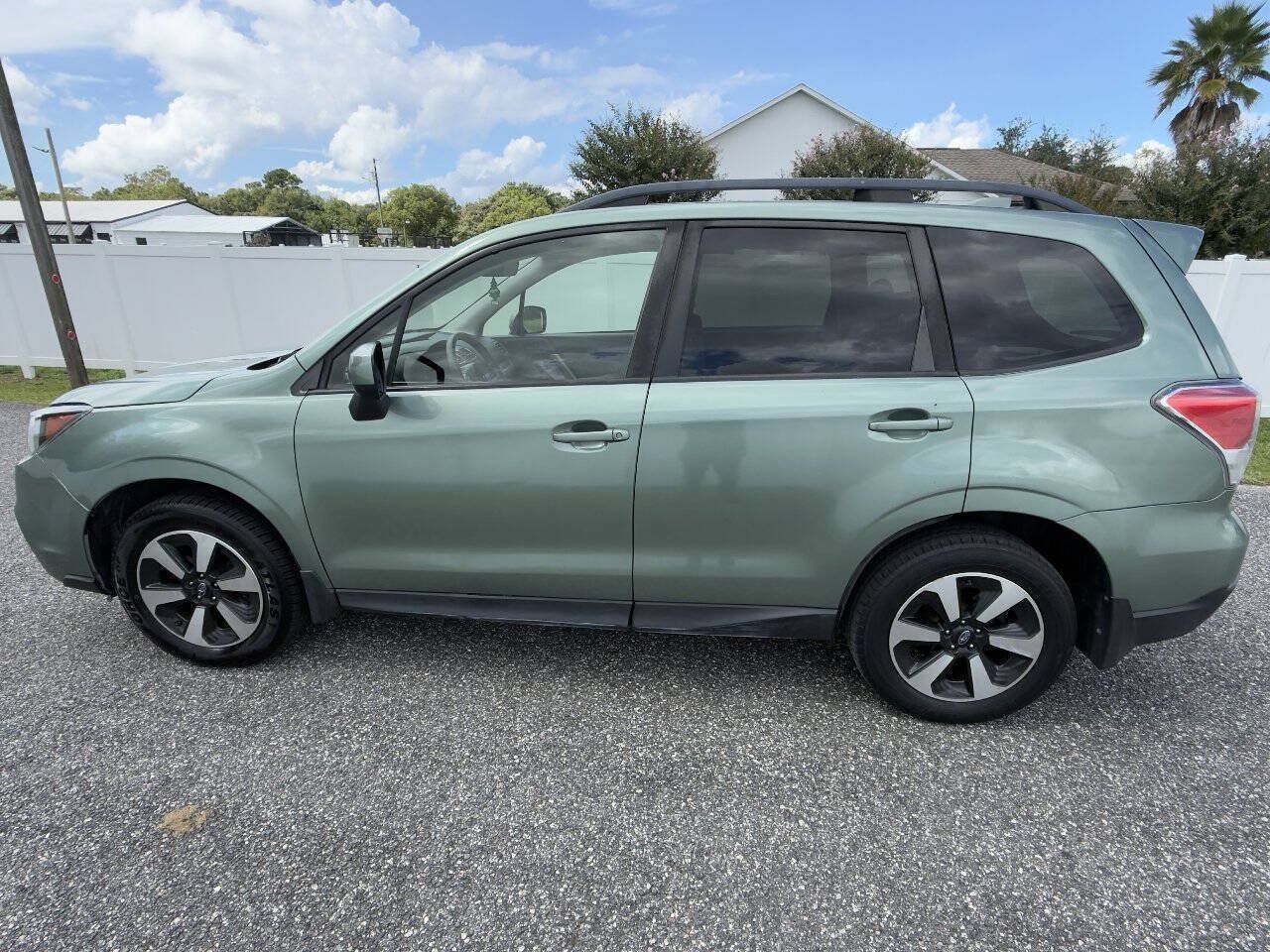 Used 2017 Subaru Forester 2.5i Premium w/ All-Weather Package AWD/4WD image 8