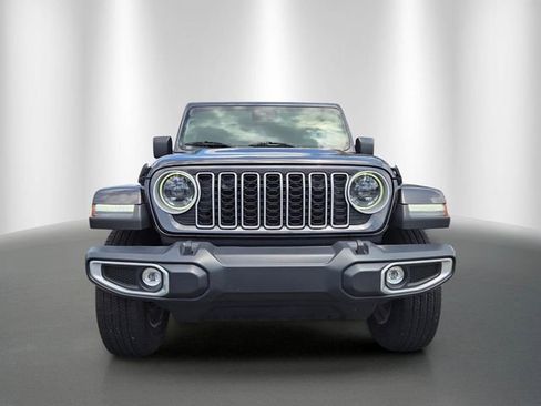 Used 2025 Jeep Wrangler Unlimited Sahara AWD/4WD image 8
