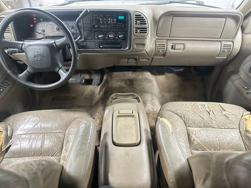 Used 1999 Chevrolet Suburban 2WD w/ Preferred Equipment Group 3 image 3