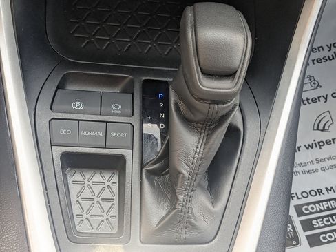 Used 2024 Toyota RAV4 XLE FWD image 20