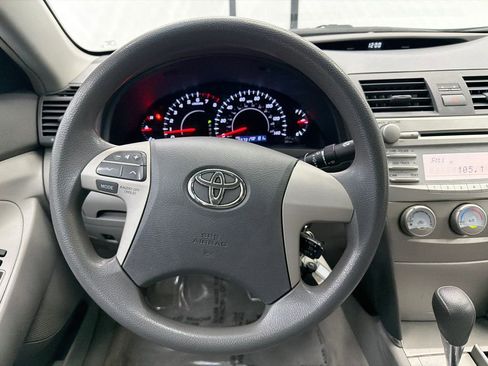 Used 2011 Toyota Camry LE FWD image 22