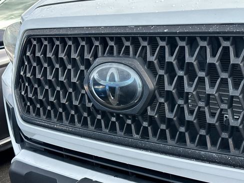 Used 2019 Toyota Tacoma TRD Off-Road image 9