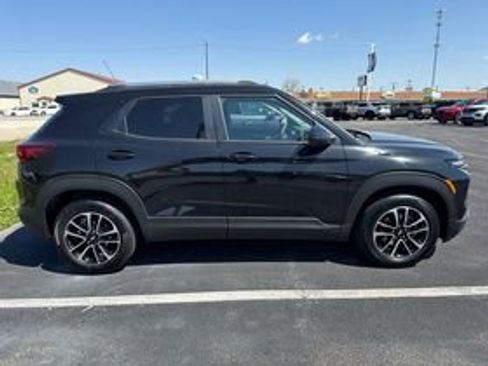 Used 2024 Chevrolet TrailBlazer LT w/ Driver Confidence Package FWD image 2