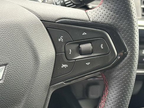Used 2025 Chevrolet Trax RS w/ Driver Confidence Package FWD image 22