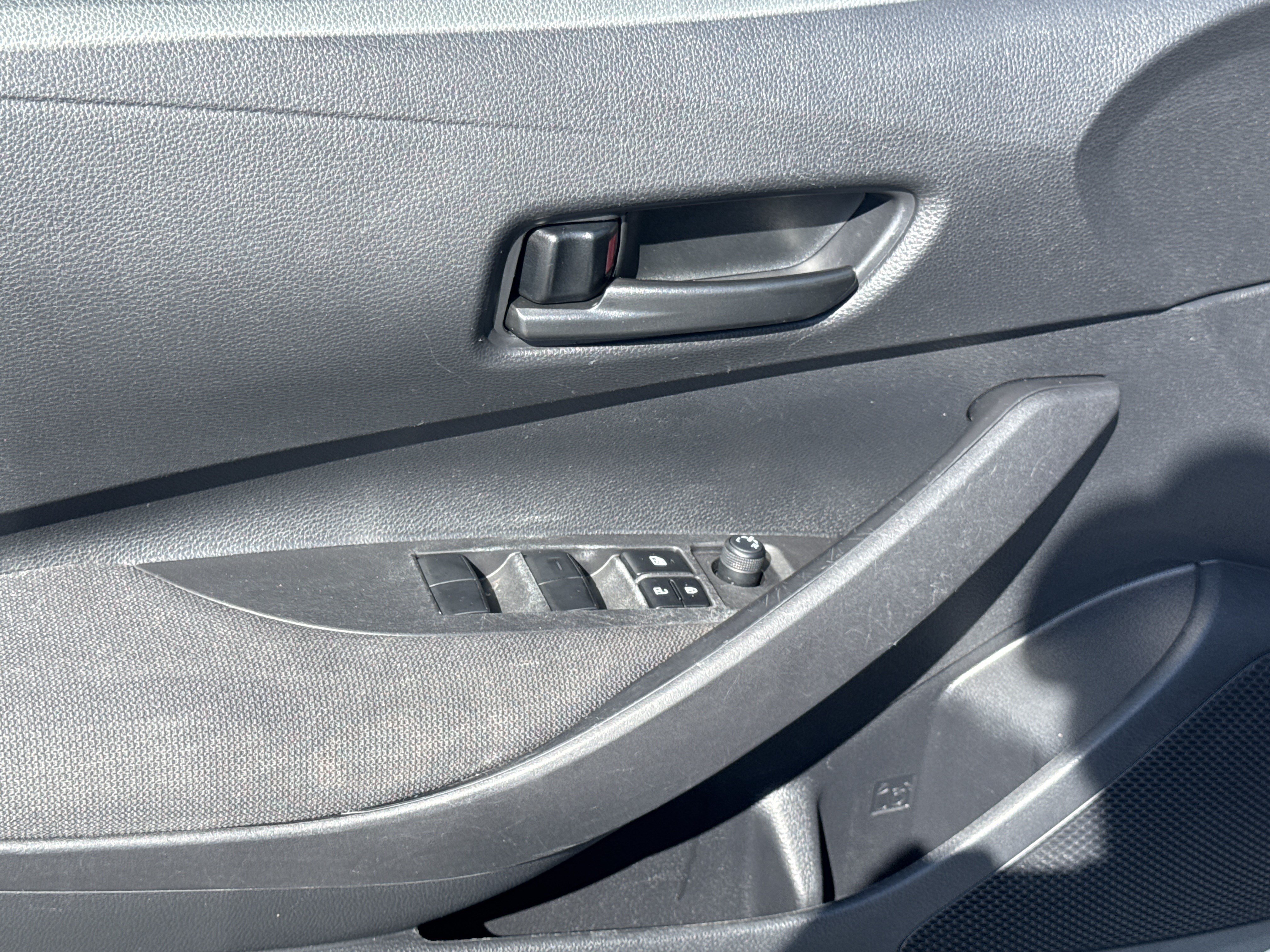 Used 2024 Toyota Corolla LE FWD image 11