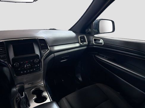 Used 2021 Jeep Grand Cherokee Laredo AWD/4WD image 22