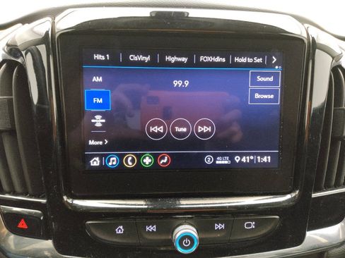 Used 2020 Chevrolet Traverse LT image 25