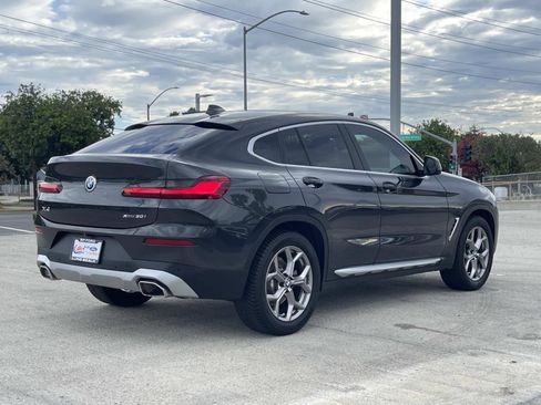 Used 2022 BMW X4 xDrive30i AWD/4WD image 3
