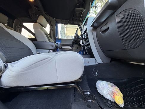 Used 2010 Jeep Wrangler Rubicon w/ PWR Convenience Group AWD/4WD image 14