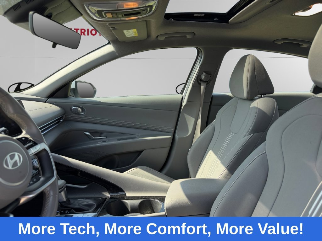 Used 2025 Hyundai Elantra SEL FWD image 9
