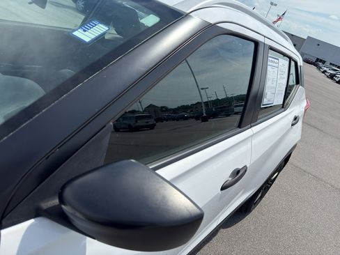 Used 2018 Nissan Kicks S FWD image 16