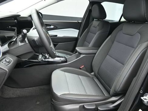 New 2026 Chevrolet Trax LT w/ LT Convenience Package FWD image 18