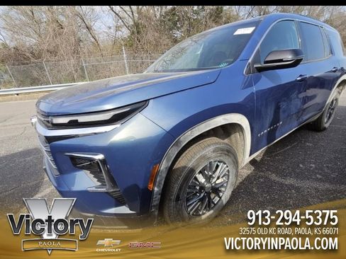 Used 2025 Chevrolet Traverse LT w/ LPO, Floor Liner Package AWD/4WD image 1