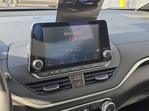 Certified 2022 Nissan Altima 2.5 SV w/ SV Premium Package image 16