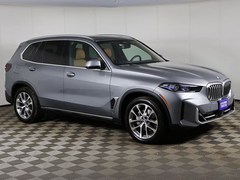 Used 2024 BMW X5 xDrive40i w/ Premium Package image 2