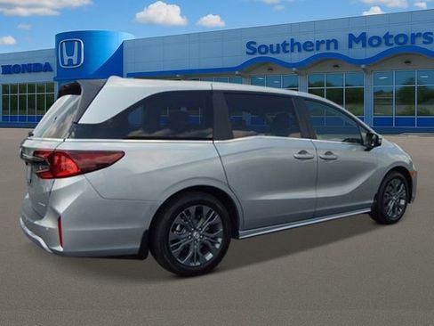 New 2026 Honda Odyssey Touring image 5