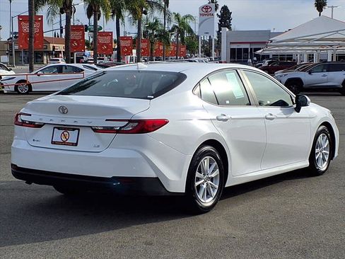 Used 2025 Toyota Camry LE image 4