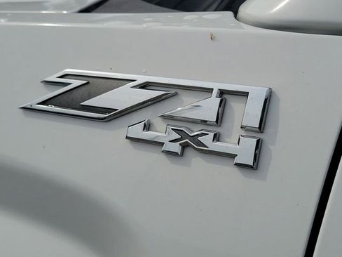 Used 2017 GMC Sierra 1500 SLT w/ Suspension Package, Off-Road AWD/4WD image 9