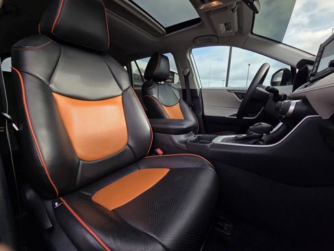 Used 2020 Toyota RAV4 XLE image 29