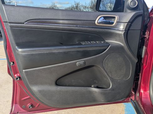 Used 2017 Jeep Grand Cherokee Limited w/ Luxury Group II image 11