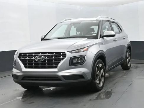 Used 2025 Hyundai Venue SEL FWD image 1