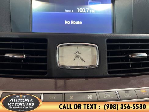 Used 2017 INFINITI Q70 3.7 image 37