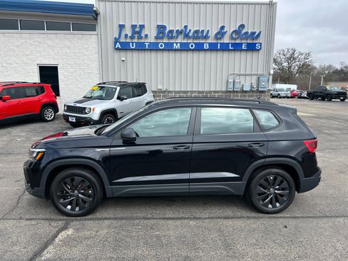 Used 2022 Volkswagen Taos S image 4