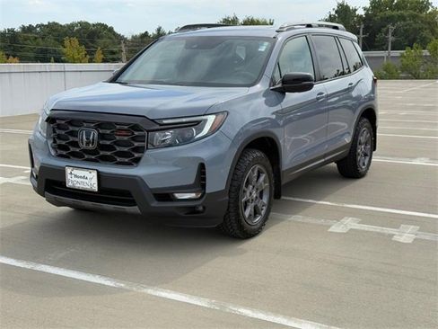 Used 2024 Honda Passport TrailSport image 9
