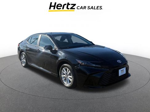 Used 2025 Toyota Camry LE image 1