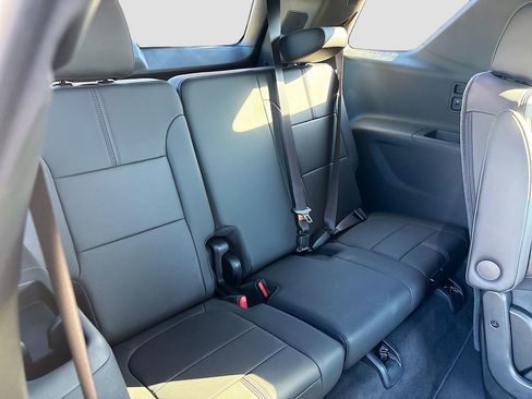 Used 2023 Chevrolet Traverse RS image 29