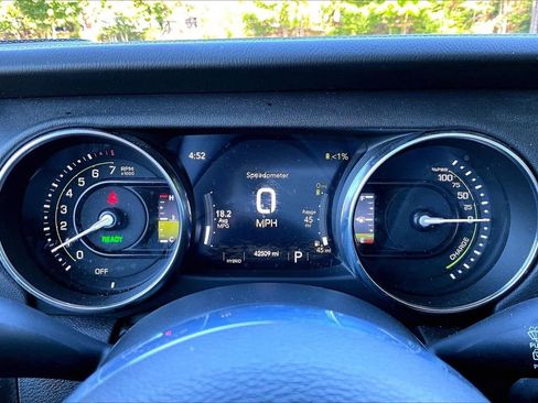 Used 2023 Jeep Wrangler Unlimited Sahara w/ Cold Weather Group AWD/4WD image 10