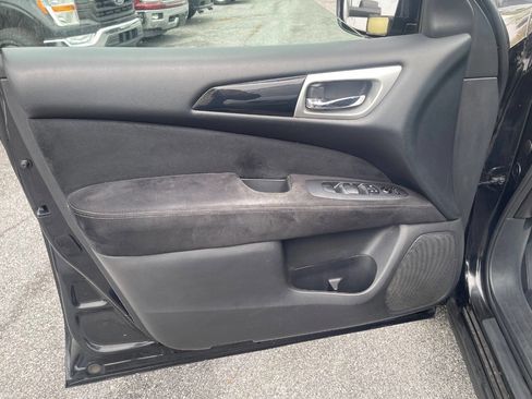Used 2015 Nissan Pathfinder S image 12