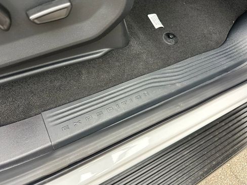 New 2026 Ford Expedition Active image 38