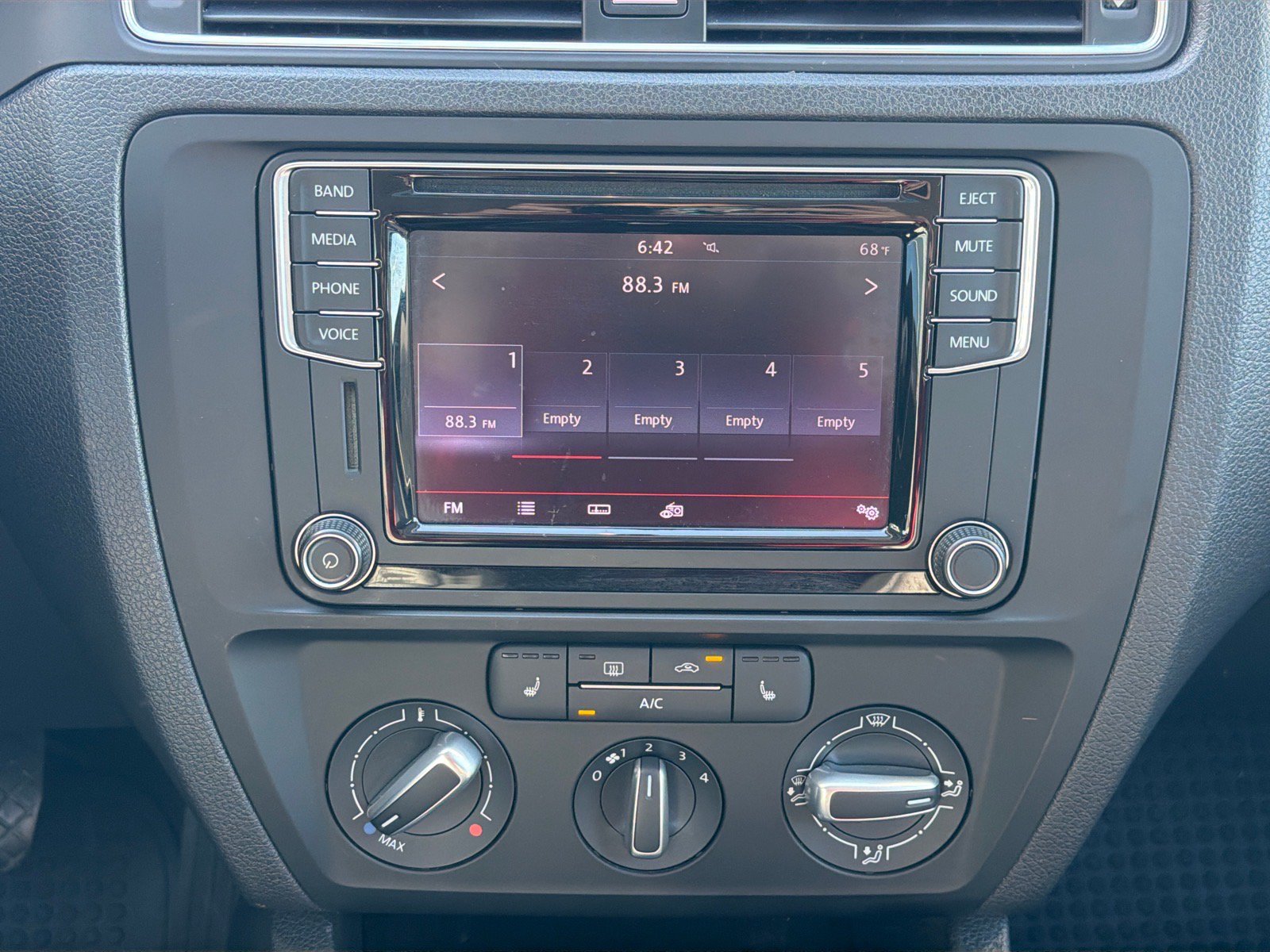 Used 2017 Volkswagen Jetta SE FWD image 21