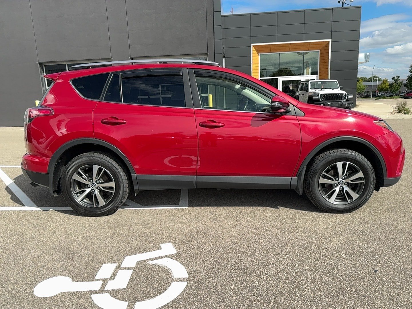 Used 2017 Toyota RAV4 XLE w/ All Weather Liner Package AWD/4WD image 8