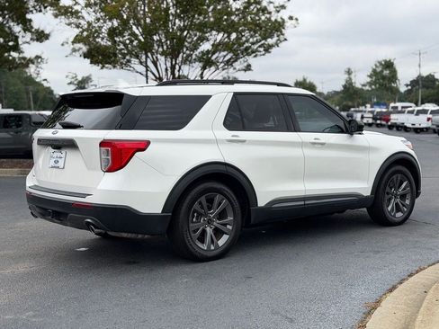 Certified 2022 Ford Explorer XLT w/ Equipment Group 202A RWD image 7