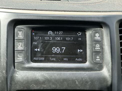 Used 2016 Jeep Cherokee Latitude w/ Cold Weather Group AWD/4WD image 10