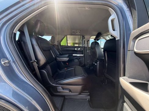 Used 2021 Ford Explorer XLT w/ Equipment Group 202A AWD/4WD image 16