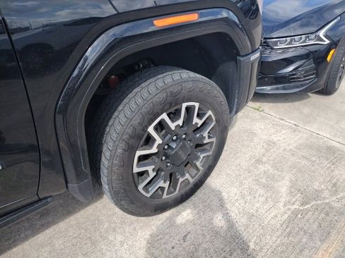 Used 2024 GMC Sierra 2500 AT4 w/ AT4 Premium Plus Package image 18