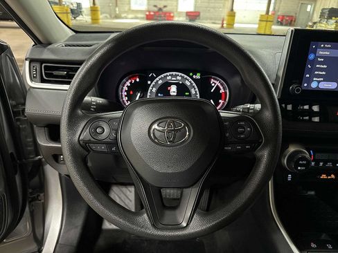 Used 2025 Toyota RAV4 XLE AWD/4WD image 18