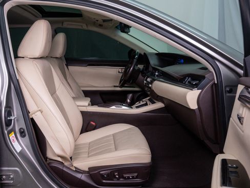 Used 2017 Lexus ES 350 w/ Luxury Package FWD image 10
