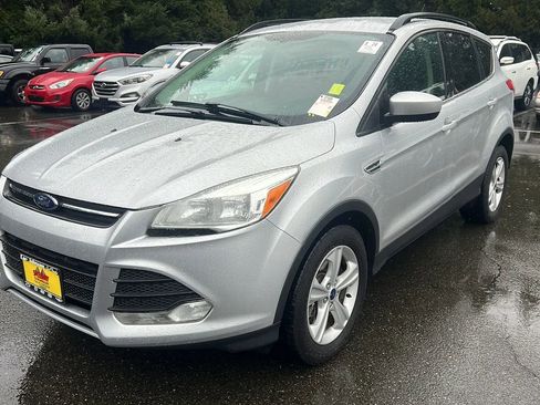 Used 2016 Ford Escape SE w/ Equipment Group 201A image 2