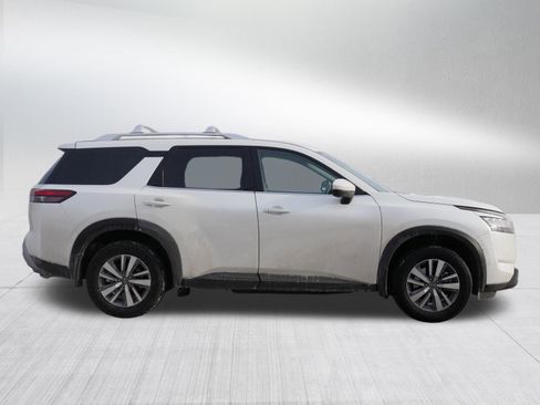 Certified 2024 Nissan Pathfinder SL image 8