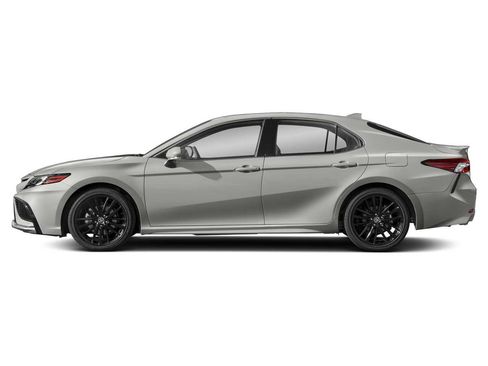 Used 2024 Toyota Camry XSE FWD image 3