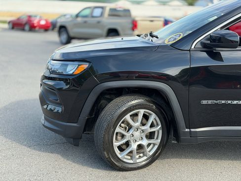 Used 2024 Jeep Compass Latitude AWD/4WD image 11
