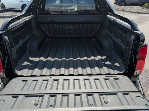 Used 2025 Chevrolet Colorado Z71 w/ Midnight Edition image 10