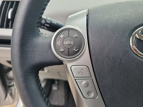Used 2016 Toyota Prius V Four FWD image 19